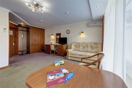 Джуниор сюит с двуспальной кроватью